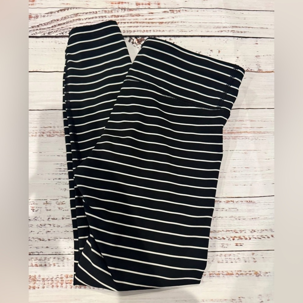 Gap black & white Small cropped